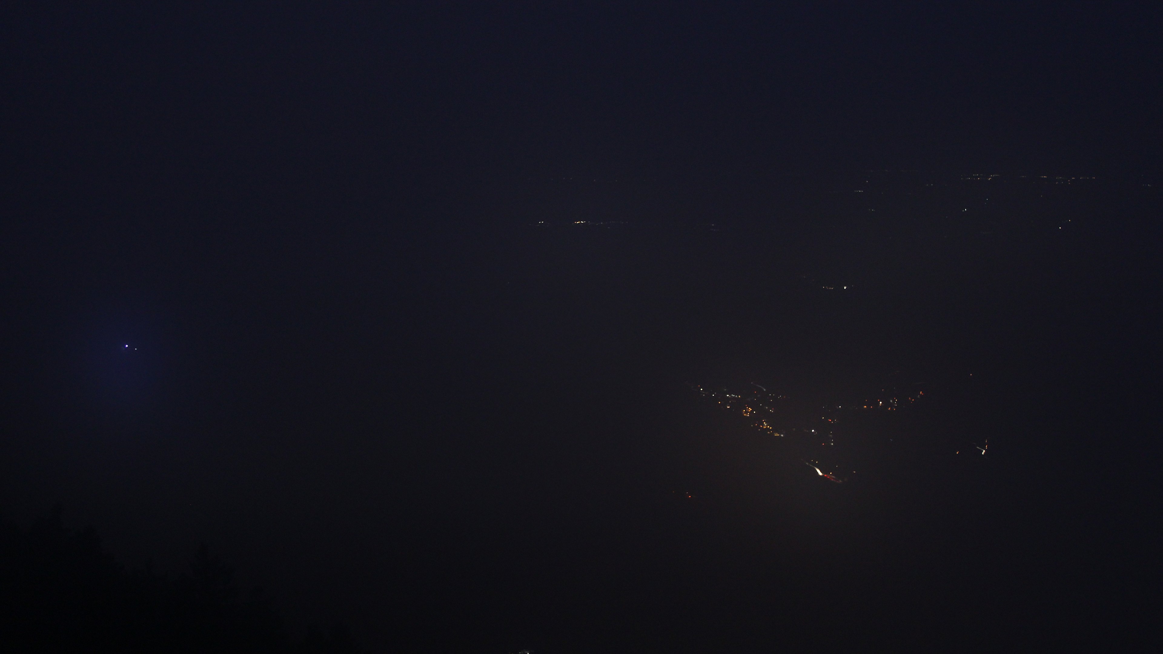 Dieses Bild zeigt eine Webcam-Aufnahme vom Achertal, aufgenommen am Montag, den 08.12.2025 um 17:40 Uhr. Die Temperatur betrug 8°C.