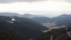 Dieses Bild zeigt eine Webcam-Aufnahme vom Achertal, aufgenommen am Sonntag, den 01.02.2026 um 16:10 Uhr. Die Temperatur betrug 3.8°C.