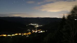Dieses Bild zeigt eine Webcam-Aufnahme vom Achertal, aufgenommen am Samstag, den 06.06.2026 um 02:30 Uhr. Die Temperatur betrug 12.6°C.