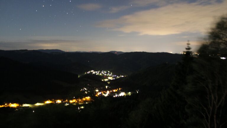 Dieses Bild zeigt eine Webcam-Aufnahme vom Achertal, aufgenommen am Samstag, den 06.06.2026 um 02:30 Uhr. Die Temperatur betrug 12.6°C.