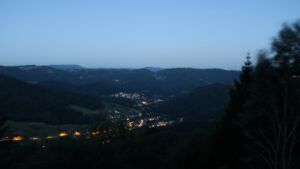 Dieses Bild zeigt eine Webcam-Aufnahme vom Achertal, aufgenommen am Freitag, den 10.07.2026 um 04:40 Uhr. Die Temperatur betrug 18.6°C.