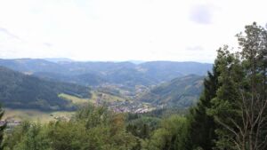 Dieses Bild zeigt eine Webcam-Aufnahme vom Achertal, aufgenommen am Freitag, den 28.08.2026 um 15:30 Uhr. Die Temperatur betrug 21.5°C.