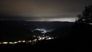 Dieses Bild zeigt eine Webcam-Aufnahme vom Achertal, aufgenommen am Samstag, den 16.05.2026 um 03:50 Uhr. Die Temperatur betrug 3.5°C.