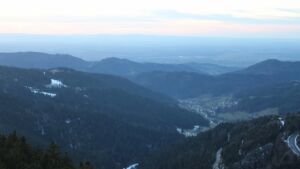 Dieses Bild zeigt eine Webcam-Aufnahme vom Achertal, aufgenommen am Donnerstag, den 15.01.2026 um 17:00 Uhr. Die Temperatur betrug 5.1°C.