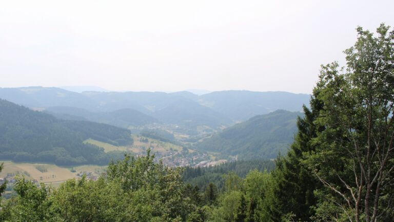 Dieses Bild zeigt eine Webcam-Aufnahme vom Achertal, aufgenommen am Freitag, den 31.07.2026 um 14:10 Uhr. Die Temperatur betrug 32.4°C.