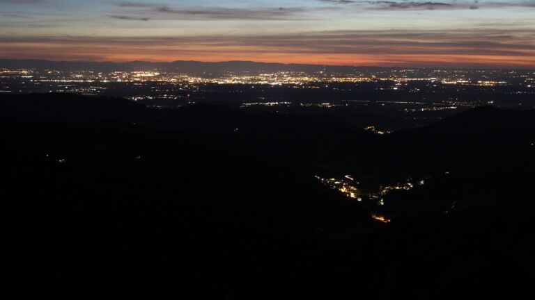 Dieses Bild zeigt eine Webcam-Aufnahme vom Achertal, aufgenommen am Samstag, den 06.09.2025 um 21:10 Uhr. Die Temperatur betrug 12.6°C.