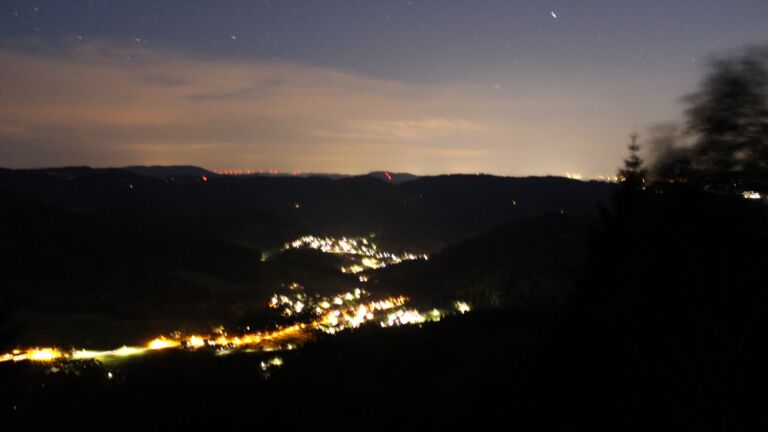 Dieses Bild zeigt eine Webcam-Aufnahme vom Achertal, aufgenommen am Freitag, den 10.07.2026 um 23:20 Uhr. Die Temperatur betrug 23.1°C.