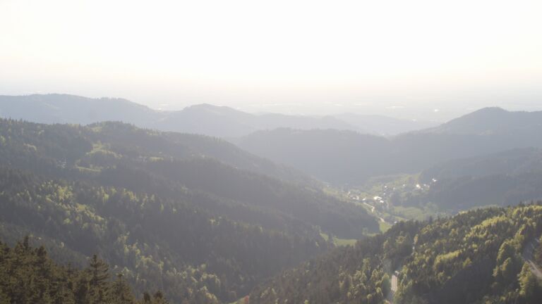 Dieses Bild zeigt eine Webcam-Aufnahme vom Achertal, aufgenommen am Samstag, den 25.04.2026 um 19:10 Uhr. Die Temperatur betrug 14°C.