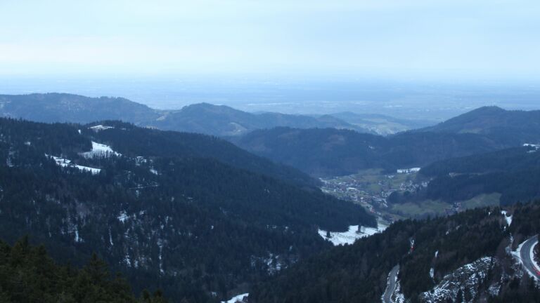 Dieses Bild zeigt eine Webcam-Aufnahme vom Achertal, aufgenommen am Mittwoch, den 14.01.2026 um 16:50 Uhr. Die Temperatur betrug 5.3°C.