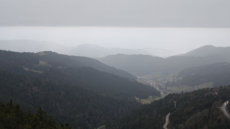 Dieses Bild zeigt eine Webcam-Aufnahme vom Achertal, aufgenommen am Sonntag, den 30.11.2025 um 08:30 Uhr. Die Temperatur betrug 4.5°C.