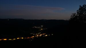 Dieses Bild zeigt eine Webcam-Aufnahme vom Achertal, aufgenommen am Samstag, den 13.06.2026 um 22:50 Uhr. Die Temperatur betrug 17.9°C.