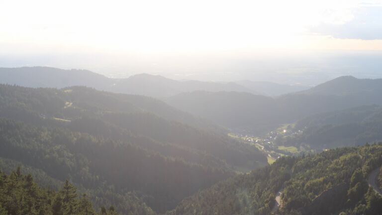 Dieses Bild zeigt eine Webcam-Aufnahme vom Achertal, aufgenommen am Samstag, den 30.08.2025 um 19:10 Uhr. Die Temperatur betrug 13.3°C.