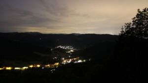Dieses Bild zeigt eine Webcam-Aufnahme vom Achertal, aufgenommen am Mittwoch, den 10.06.2026 um 03:40 Uhr. Die Temperatur betrug 9.8°C.