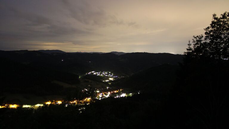 Dieses Bild zeigt eine Webcam-Aufnahme vom Achertal, aufgenommen am Mittwoch, den 10.06.2026 um 03:40 Uhr. Die Temperatur betrug 9.8°C.