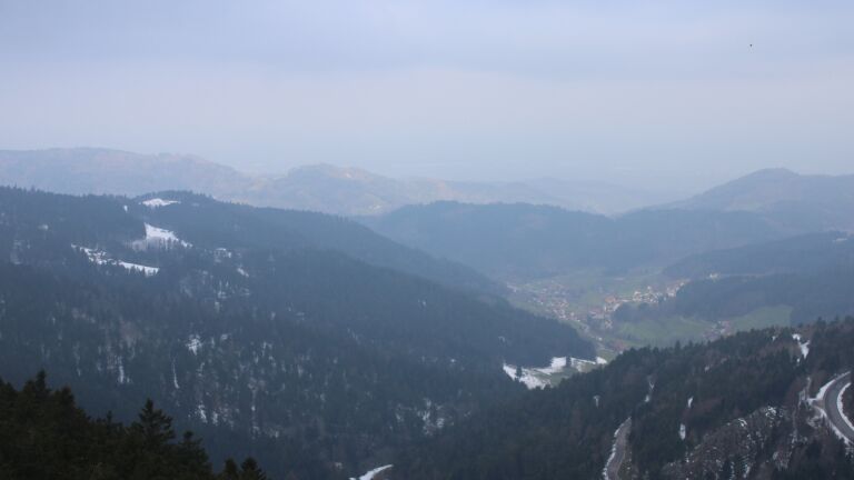 Dieses Bild zeigt eine Webcam-Aufnahme vom Achertal, aufgenommen am Freitag, den 03.04.2026 um 09:30 Uhr. Die Temperatur betrug 2.7°C.