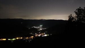 Dieses Bild zeigt eine Webcam-Aufnahme vom Achertal, aufgenommen am Samstag, den 19.09.2026 um 00:30 Uhr. Die Temperatur betrug 12.1°C.