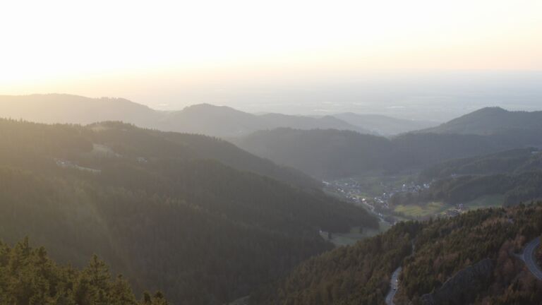 Dieses Bild zeigt eine Webcam-Aufnahme vom Achertal, aufgenommen am Freitag, den 27.02.2026 um 17:40 Uhr. Die Temperatur betrug 13.9°C.