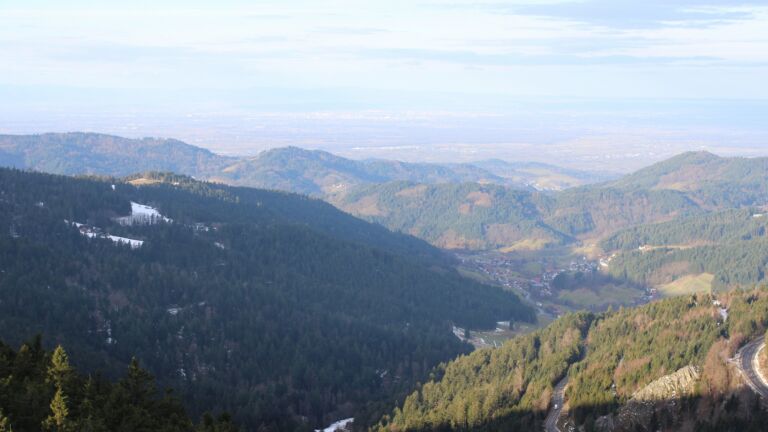 Dieses Bild zeigt eine Webcam-Aufnahme vom Achertal, aufgenommen am Freitag, den 16.01.2026 um 10:00 Uhr. Die Temperatur betrug 7.1°C.