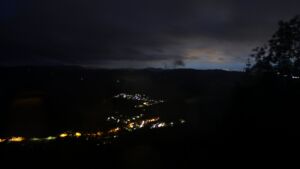 Dieses Bild zeigt eine Webcam-Aufnahme vom Achertal, aufgenommen am Mittwoch, den 13.05.2026 um 22:00 Uhr. Die Temperatur betrug 4.7°C.