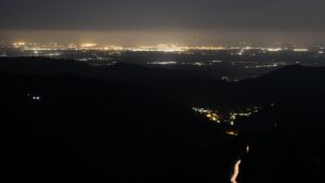 Dieses Bild zeigt eine Webcam-Aufnahme vom Achertal, aufgenommen am Donnerstag, den 23.04.2026 um 01:30 Uhr. Die Temperatur betrug 4.3°C.