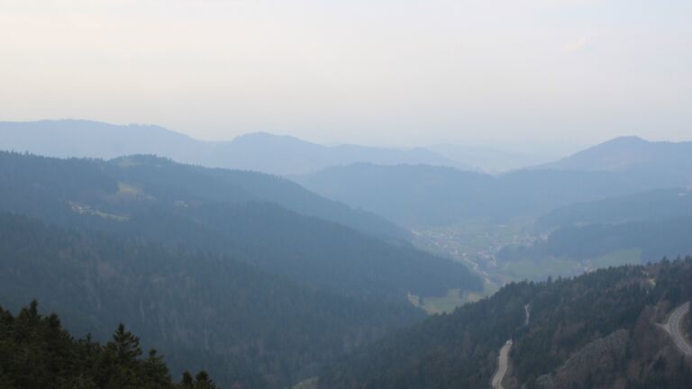 Dieses Bild zeigt eine Webcam-Aufnahme vom Achertal, aufgenommen am Montag, den 23.03.2026 um 14:20 Uhr. Die Temperatur betrug 7.1°C.