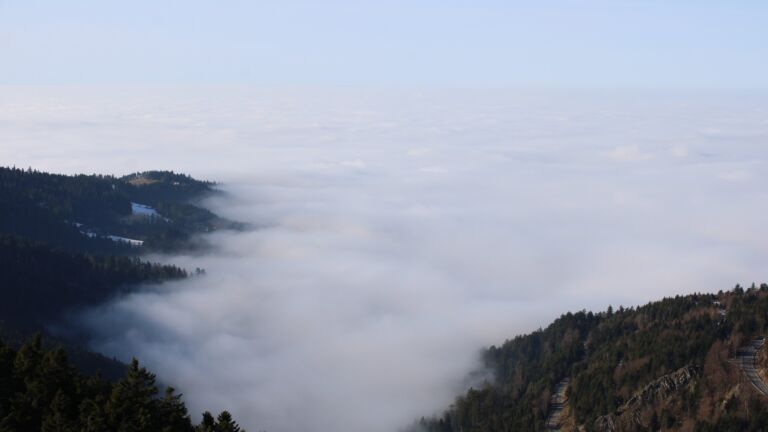 Dieses Bild zeigt eine Webcam-Aufnahme vom Achertal, aufgenommen am Sonntag, den 18.01.2026 um 13:00 Uhr. Die Temperatur betrug 6.9°C.
