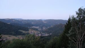 Dieses Bild zeigt eine Webcam-Aufnahme vom Achertal, aufgenommen am Donnerstag, den 13.08.2026 um 05:50 Uhr. Die Temperatur betrug 22.4°C.