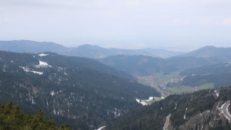 Dieses Bild zeigt eine Webcam-Aufnahme vom Achertal, aufgenommen am Freitag, den 03.04.2026 um 11:50 Uhr. Die Temperatur betrug 3.2°C.