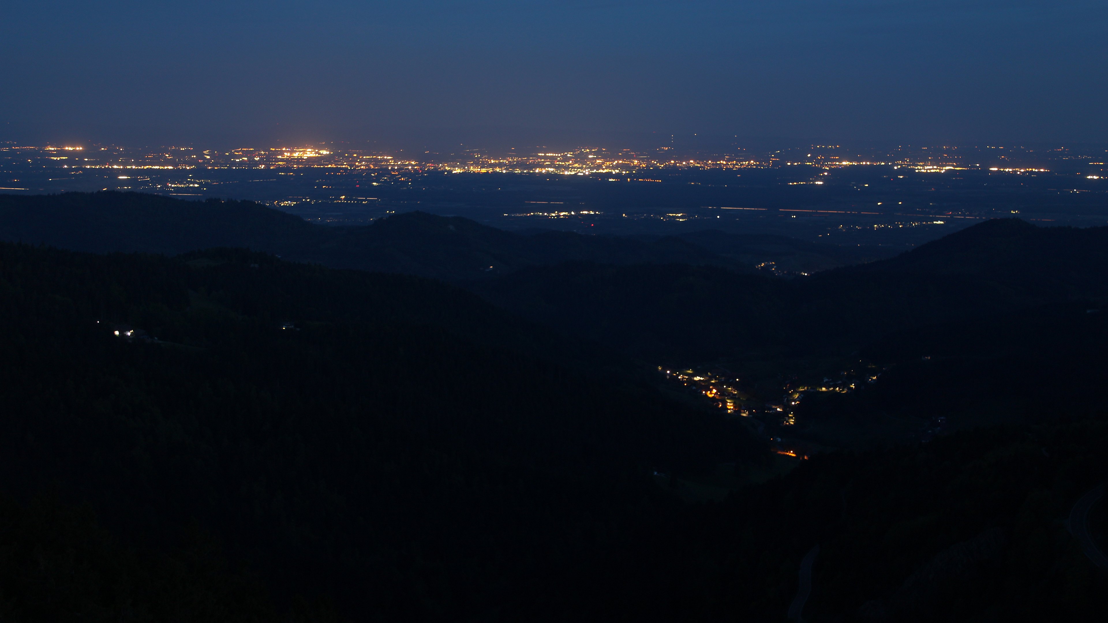 Dieses Bild zeigt eine Webcam-Aufnahme vom Achertal, aufgenommen am Dienstag, den 28.04.2026 um 05:20 Uhr. Die Temperatur betrug 9.6°C.