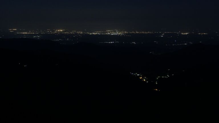 Dieses Bild zeigt eine Webcam-Aufnahme vom Achertal, aufgenommen am Donnerstag, den 15.05.2025 um 04:20 Uhr. Die Temperatur betrug 10.4°C.