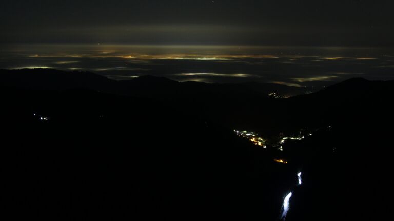 Dieses Bild zeigt eine Webcam-Aufnahme vom Achertal, aufgenommen am Montag, den 29.09.2025 um 03:00 Uhr. Die Temperatur betrug 11.1°C.