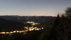 Dieses Bild zeigt eine Webcam-Aufnahme vom Achertal, aufgenommen am Mittwoch, den 26.08.2026 um 22:00 Uhr. Die Temperatur betrug 22.6°C.