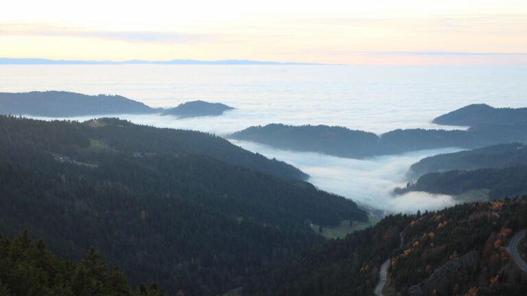 Dieses Bild zeigt eine Webcam-Aufnahme vom Achertal, aufgenommen am Freitag, den 07.11.2025 um 16:40 Uhr. Die Temperatur betrug 10.2°C.