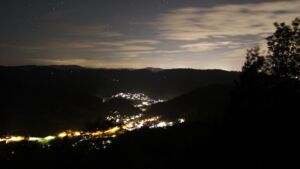 Dieses Bild zeigt eine Webcam-Aufnahme vom Achertal, aufgenommen am Samstag, den 10.10.2026 um 22:30 Uhr. Die Temperatur betrug 8.2°C.