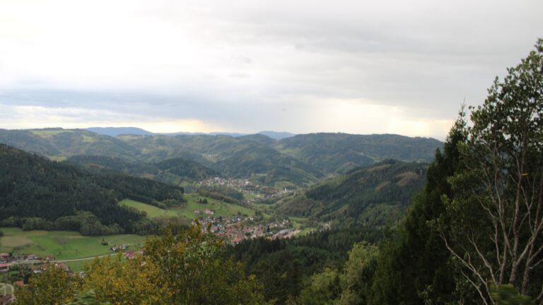 Dieses Bild zeigt eine Webcam-Aufnahme vom Achertal, aufgenommen am Freitag, den 23.10.2026 um 17:10 Uhr. Die Temperatur betrug 9.9°C.