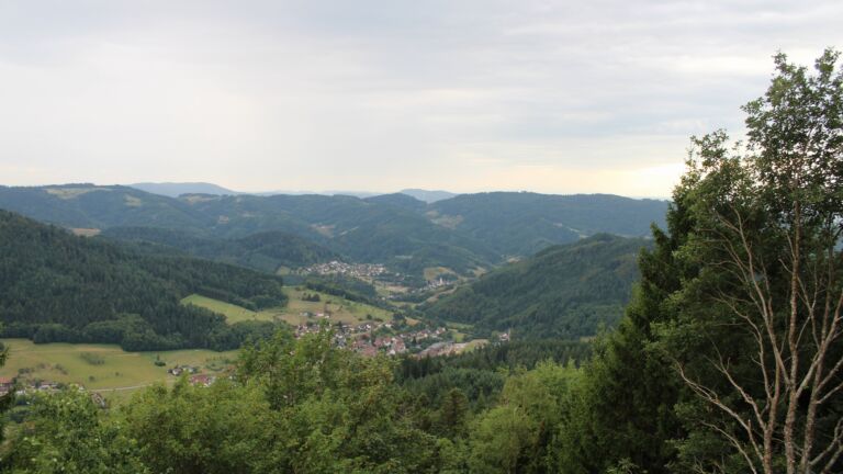 Dieses Bild zeigt eine Webcam-Aufnahme vom Achertal, aufgenommen am Sonntag, den 26.07.2026 um 19:10 Uhr. Die Temperatur betrug 20.8°C.