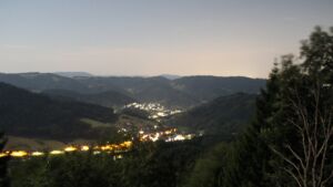 Dieses Bild zeigt eine Webcam-Aufnahme vom Achertal, aufgenommen am Montag, den 03.08.2026 um 03:00 Uhr. Die Temperatur betrug 24.7°C.
