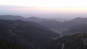 Dieses Bild zeigt eine Webcam-Aufnahme vom Achertal, aufgenommen am Montag, den 20.04.2026 um 20:50 Uhr. Die Temperatur betrug 4.8°C.