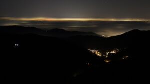 Dieses Bild zeigt eine Webcam-Aufnahme vom Achertal, aufgenommen am Montag, den 29.12.2025 um 06:00 Uhr. Die Temperatur betrug 1.8°C.