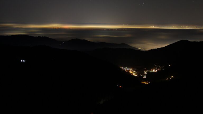 Dieses Bild zeigt eine Webcam-Aufnahme vom Achertal, aufgenommen am Montag, den 29.12.2025 um 06:00 Uhr. Die Temperatur betrug 1.8°C.