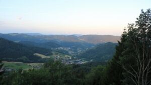 Dieses Bild zeigt eine Webcam-Aufnahme vom Achertal, aufgenommen am Sonntag, den 28.06.2026 um 06:10 Uhr. Die Temperatur betrug 27.2°C.