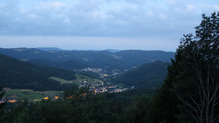 Dieses Bild zeigt eine Webcam-Aufnahme vom Achertal, aufgenommen am Donnerstag, den 09.07.2026 um 04:50 Uhr. Die Temperatur betrug 17.3°C.