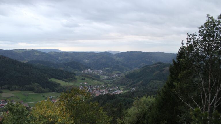 Dieses Bild zeigt eine Webcam-Aufnahme vom Achertal, aufgenommen am Freitag, den 23.10.2026 um 18:00 Uhr. Die Temperatur betrug 9.4°C.