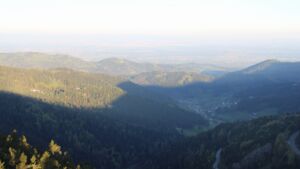 Dieses Bild zeigt eine Webcam-Aufnahme vom Achertal, aufgenommen am Donnerstag, den 23.04.2026 um 07:10 Uhr. Die Temperatur betrug 6.1°C.