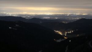 Dieses Bild zeigt eine Webcam-Aufnahme vom Achertal, aufgenommen am Freitag, den 02.01.2026 um 00:00 Uhr. Die Temperatur betrug -4.4°C.