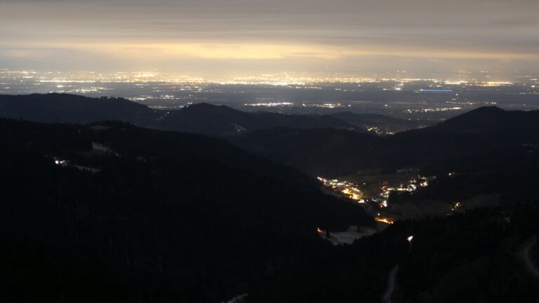 Dieses Bild zeigt eine Webcam-Aufnahme vom Achertal, aufgenommen am Freitag, den 02.01.2026 um 00:00 Uhr. Die Temperatur betrug -4.4°C.