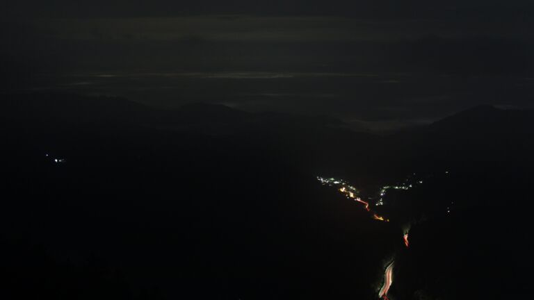 Dieses Bild zeigt eine Webcam-Aufnahme vom Achertal, aufgenommen am Freitag, den 26.09.2025 um 06:00 Uhr. Die Temperatur betrug 4.8°C.