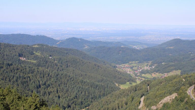 Dieses Bild zeigt eine Webcam-Aufnahme vom Achertal, aufgenommen am Montag, den 25.08.2025 um 09:40 Uhr. Die Temperatur betrug 12.6°C.