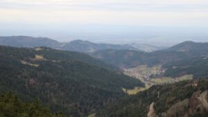 Dieses Bild zeigt eine Webcam-Aufnahme vom Achertal, aufgenommen am Freitag, den 19.12.2025 um 10:00 Uhr. Die Temperatur betrug 7.1°C.