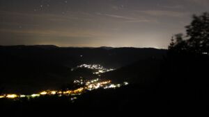 Dieses Bild zeigt eine Webcam-Aufnahme vom Achertal, aufgenommen am Sonntag, den 19.07.2026 um 23:40 Uhr. Die Temperatur betrug 15.2°C.